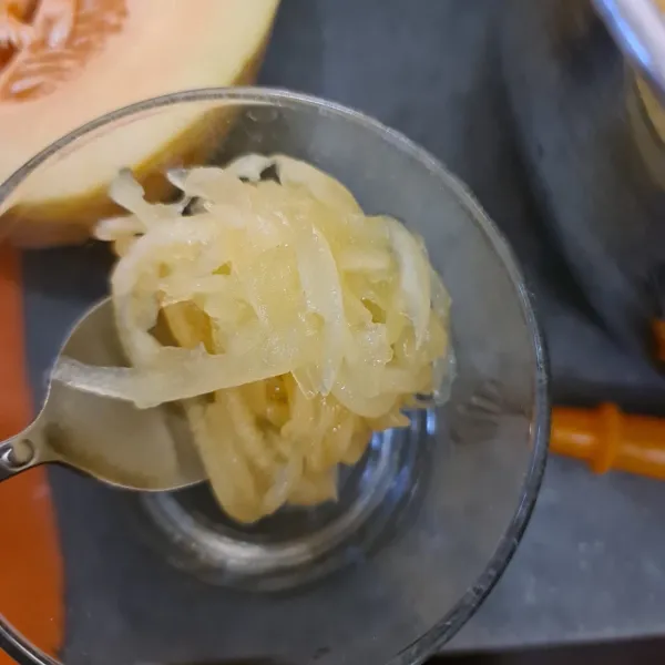 Tambahkan blewah/ garbis serut.