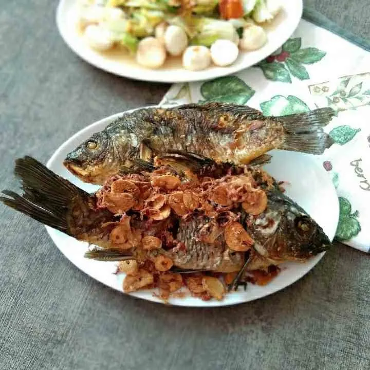 Ikan Mas Kecombrang Bawang Putih