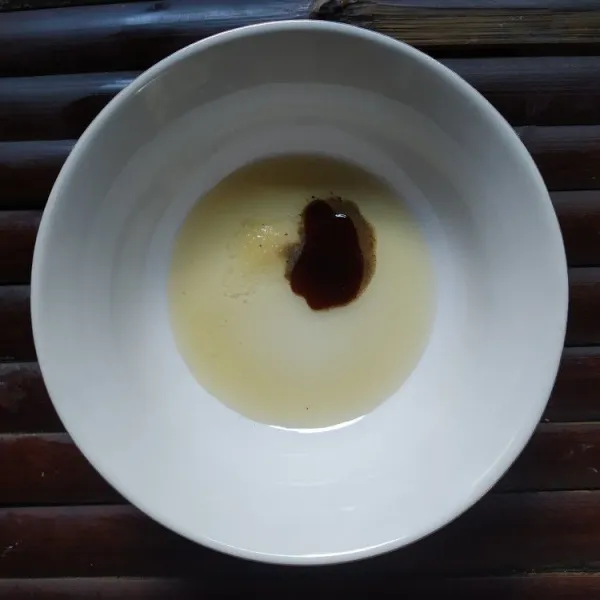 Campurkan semua bumbu-bumbu yamien ke dalam mangkok