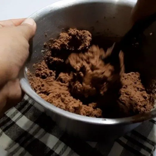 Tambahkan coco crunch lalu aduk rata