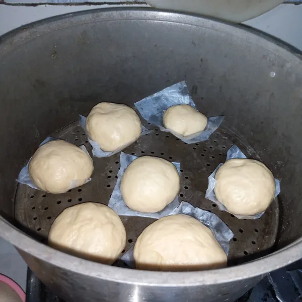 Kukus bakpao 10 menit hingga matang. Tiriskan dan sajikan.