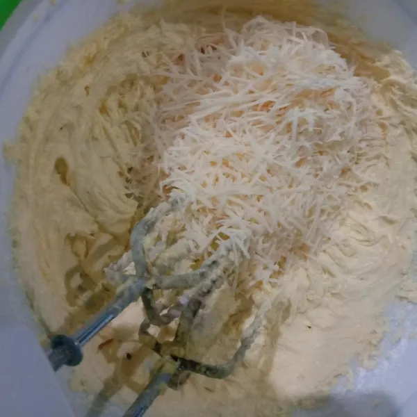 masukkan keju kocok sebentar.