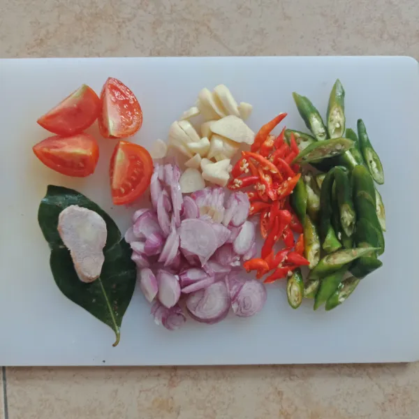 Siapkan bumbu.