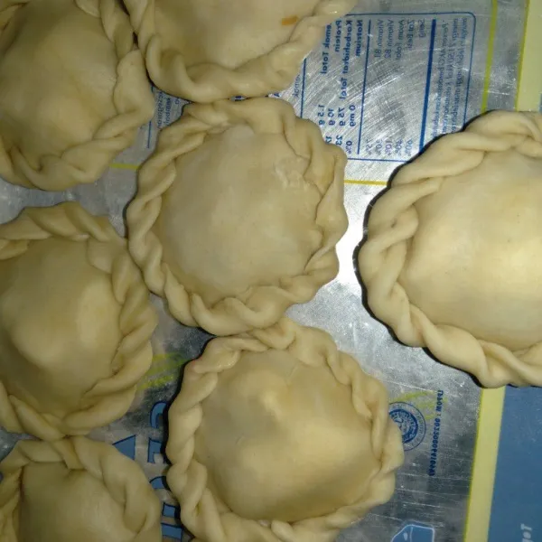 Lakukan hingga semua adonan habis.