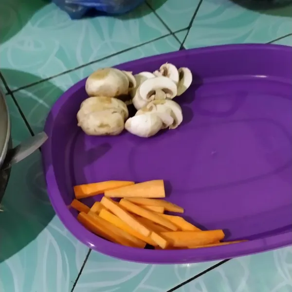 Potong-potong jamur & wortel