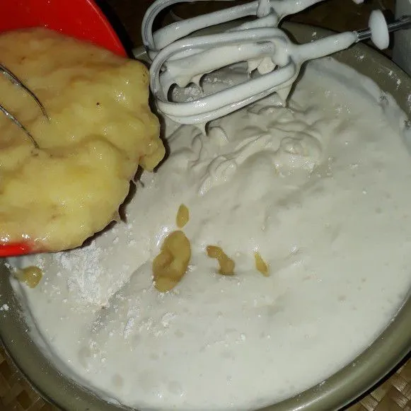 Step 5 Bolu Pisang Putih Telur