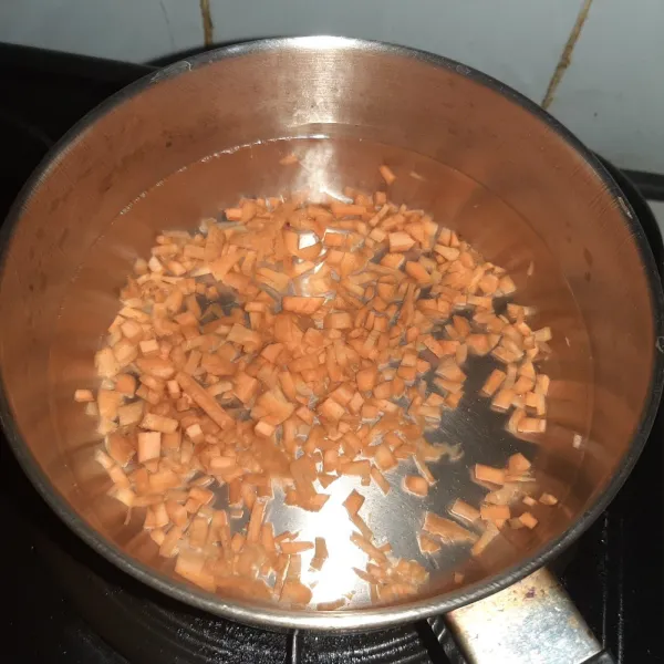 Rebus dulu wortel yang paling sulit lunak.