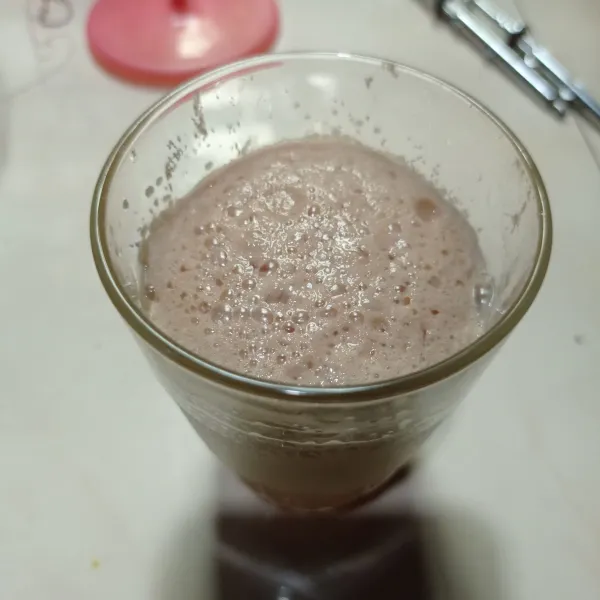 Buat biang, 50ml air hangat diberi ragi dan gula pasir, aduk rata dan diamkan sampai berbuih kurang lebih 10 menit