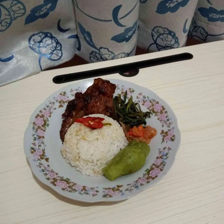 Nasi Liwet Daun Jeruk