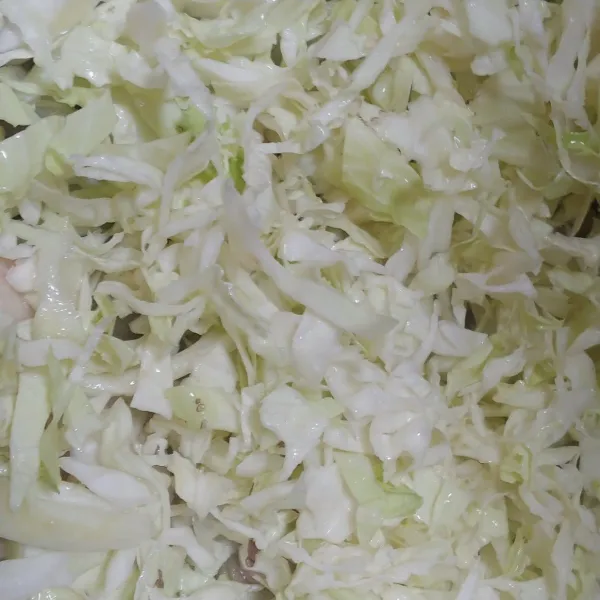 Iris kol dan cuci bersih, sisihkan