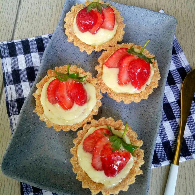 Strawberry Layered Pie #LiburandiRumahAja