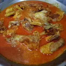 Masukkan santan dan masak terus sampai ayam lembut. Jangan lupa masukkan garam, gula, dan penyedap rasa.