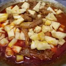 Setelah kuah mulai berkurang dan ayam sudah masak, masukkan nanas yang telah dipotong.