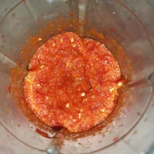 Lalu haluskan bawang merah, bawang putih, cabe merah keriting dan cabe rawit merah.
