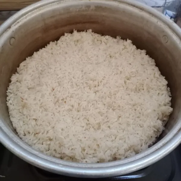 Kukus beras selama 30 menit.