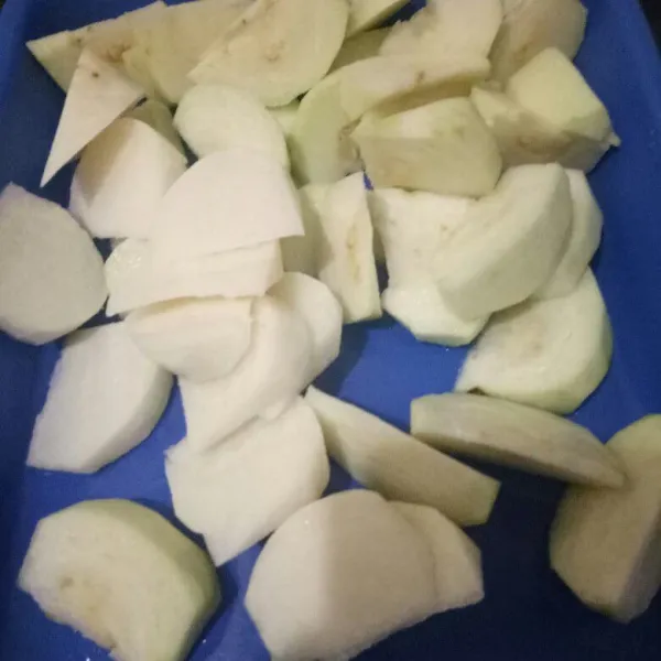 Iris buah sesuai selera.