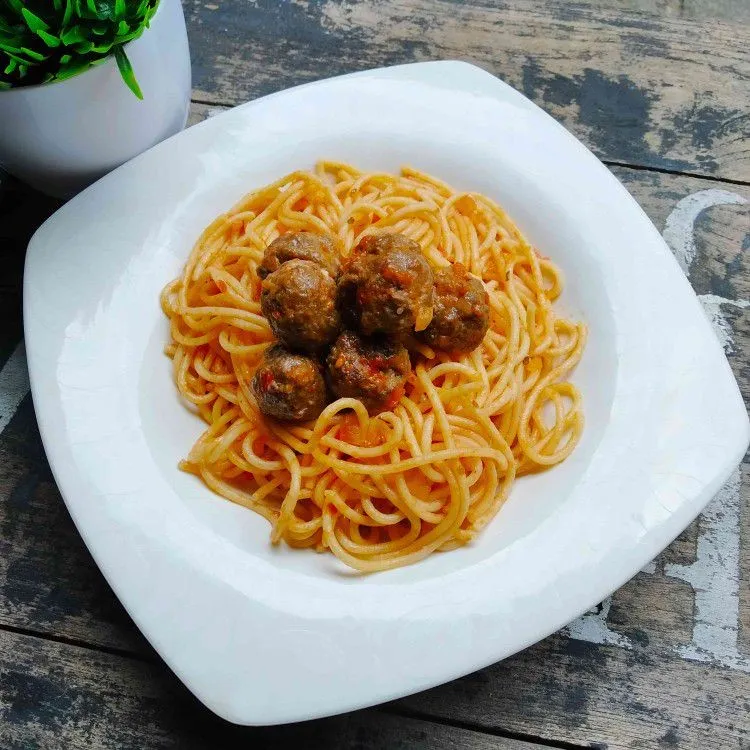 Classic Meatball Spaghetti #LiburandiRumahAja