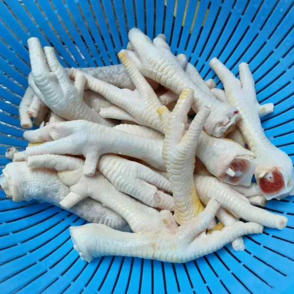 Bersihkan ceker dan cuci bersih.