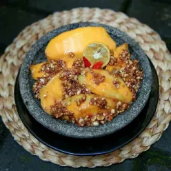 Rujak Mangga Kacang Tanah
