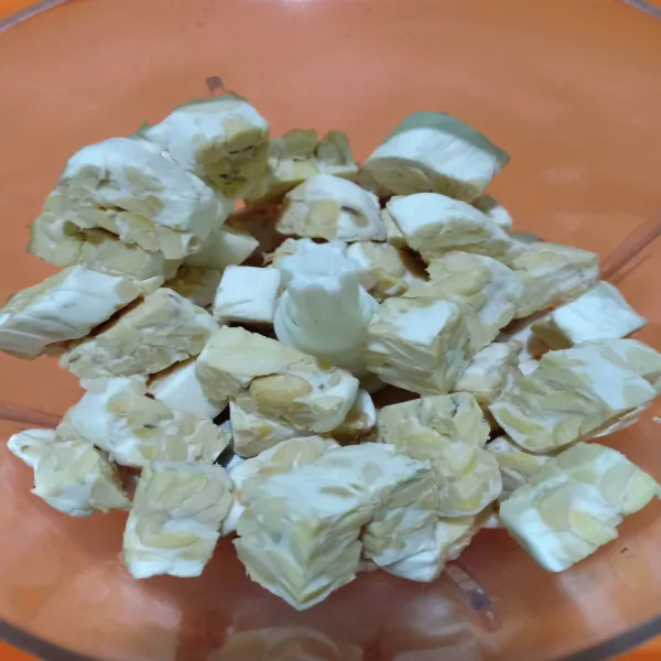 Potong tempenya lalu haluskan