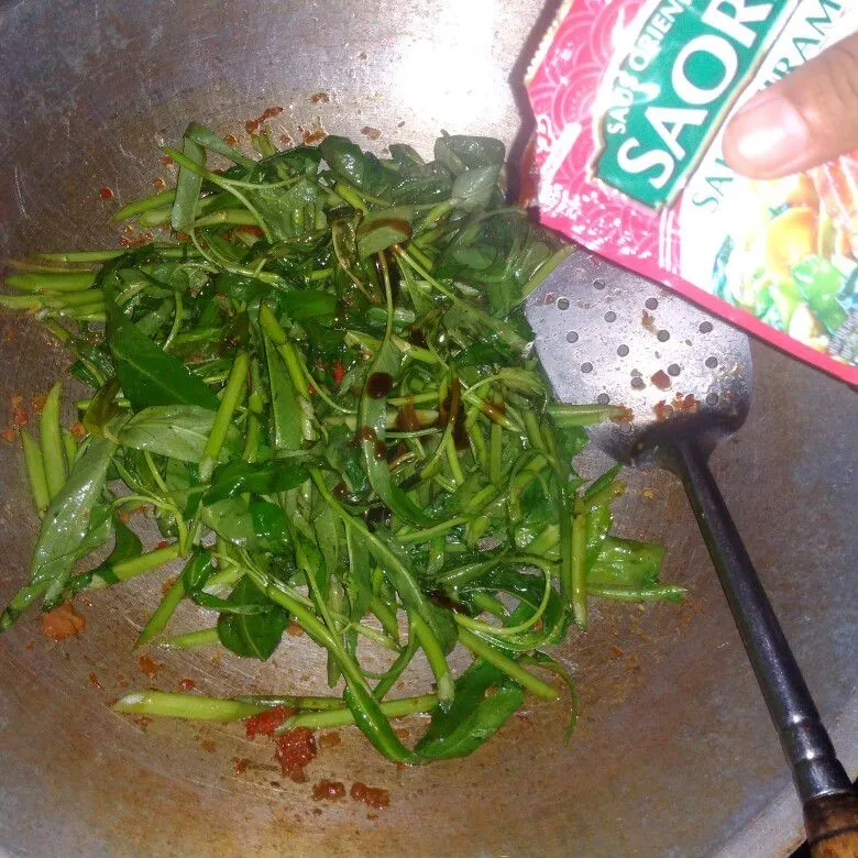 Step 4 Tumis Kangkung Belacan