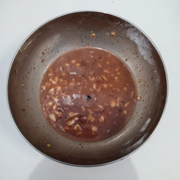 Siapkan bumbu marinasi. Aduk rata.