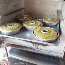 Oven dengan api sedang hingga matang. 20 menit rak bawah dan 10 menit rak atas.