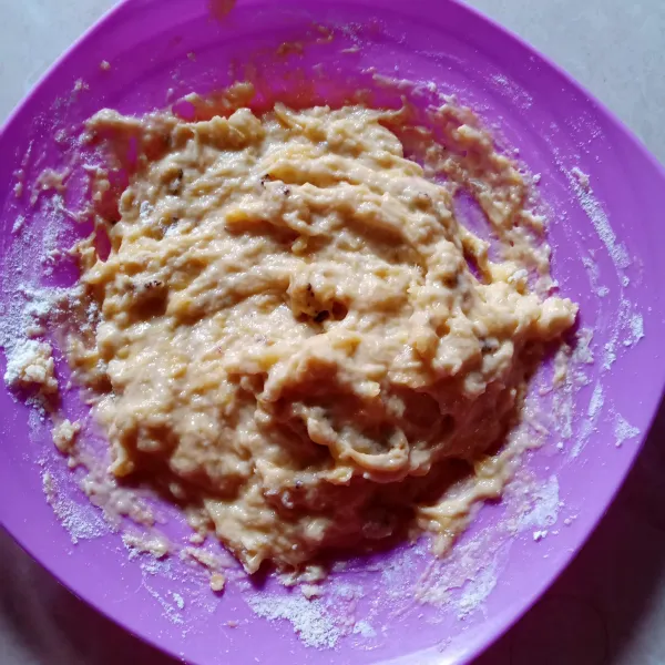 Aduk semuanya sampai tercampur rata.