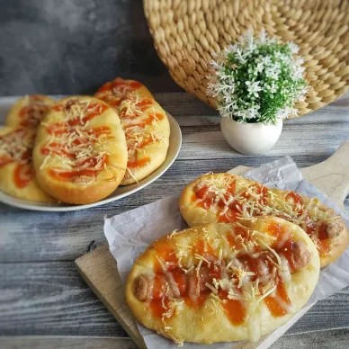 Roti Topping Sosis Sapi