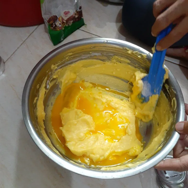 Step 3 Kue Semprit Bunga