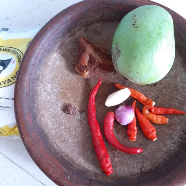 Siapkan bahan yang akan diolah.