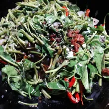 Bumbui saus tiram, kecap manis, gula merah dan garam (hati-hati penambahan garam karena saus tiram sudah cukup asin).