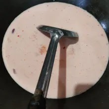 Campur bumbu halus dan santan dan rempah, aduk rata.