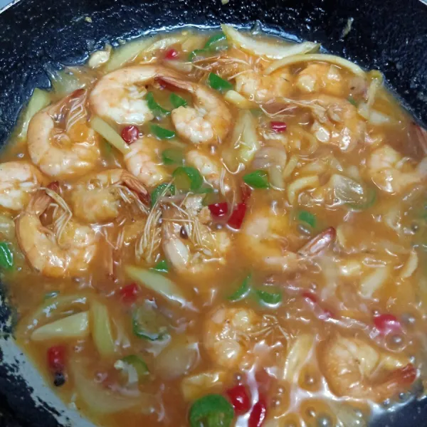 Koreksi rasa angkat dan sajikan.