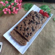 keluarkan dari loyang saat mulai hangat. potong sesuai selera.