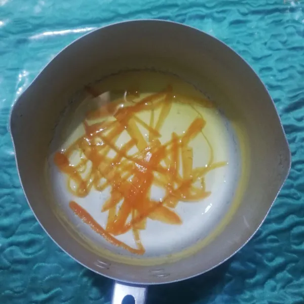 Diinginkan kulit wortel yang telah direbus.