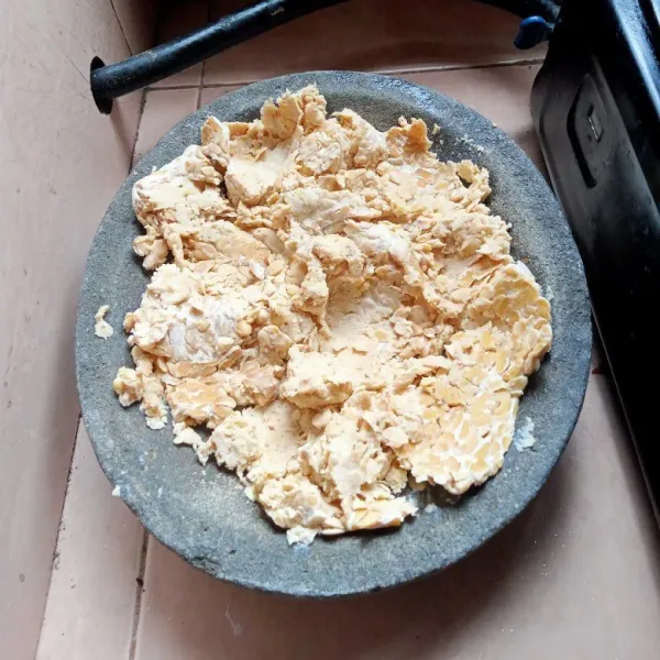 Uleg kasar tempe