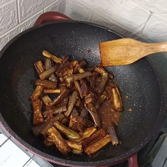 Masukan terong aduk rata
