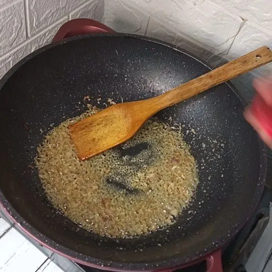 Masukan garam, merica, penyedap rasa