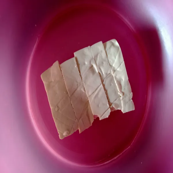 Siapkan 5 buah kotak tahu