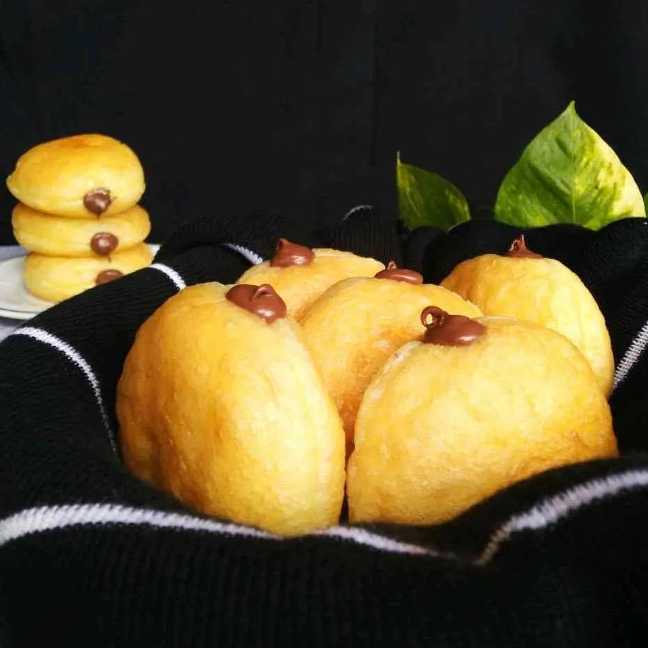 Chocolate Bomboloni Doughnut