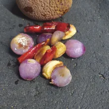 Goreng semua bahan bumbu kacang.