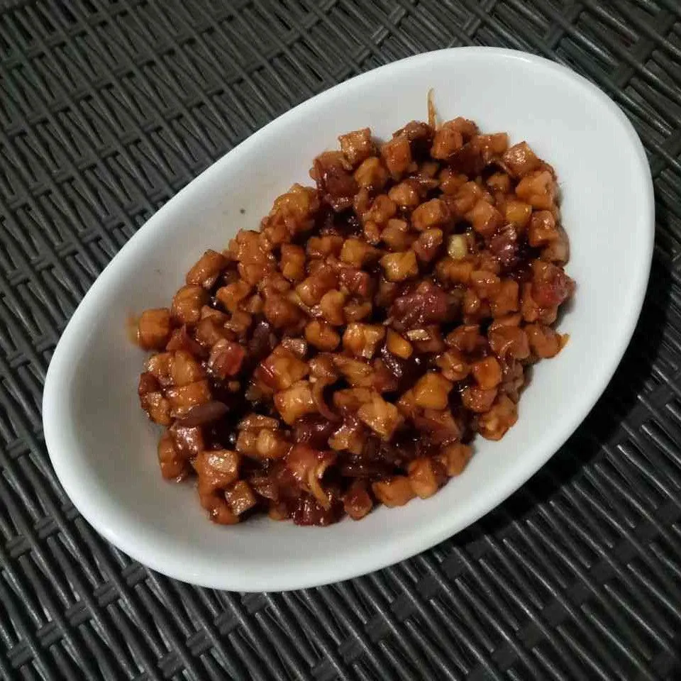 Proses memasak sapi bumbu ngohiong di wajan