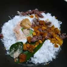 Masukkan dalam wajan: ampas kelapa, irisan daging sapi, daun salam, daun jeruk, lengkuas, garam, dan gula merah saya pakai 40 gram.