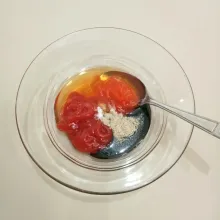 Campur bahan saus jadi satu, aduk rata.