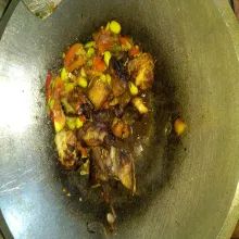 Masukkan ikan asap yang sudah digoreng tadi. Aduk rata dan cek rasa sampai pas. Masak sampai bumbu meresap. Matikan api. Siap disajikan.