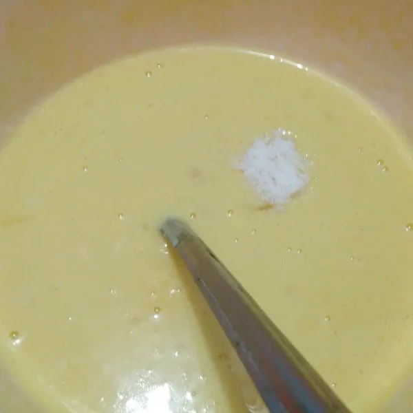 Campur semua bahan kulit. Dadar di teflon. Sisihkan.