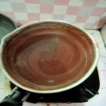 Siapkan panci, tuang kulit pisang yang telah halus masak bersama dengan semua bahan utama di atas hingga mendidih, matikan api