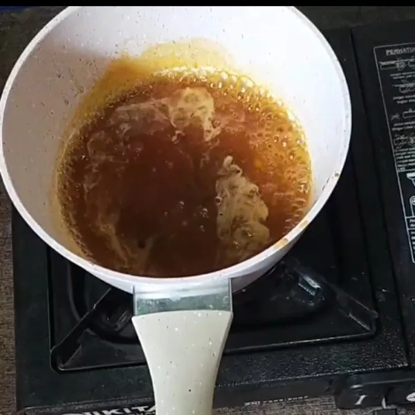 Saus omurice : masukkkan semua bahan. Masak hingga mengental. Angkat dan sisihkan.