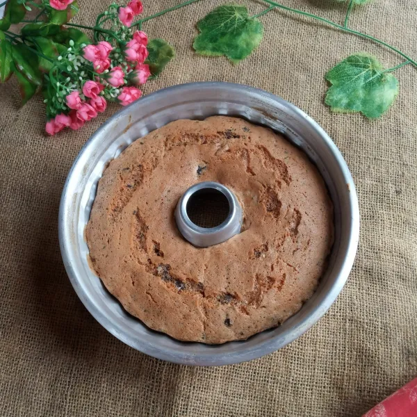 Masukkan kedalam oven yang sudah dipanaskan sebelumnya. Panggang dengan suhu 170 derajat selama 40 menit menggunakan api atas bawah atau sesuaikan dengan oven masing-masing